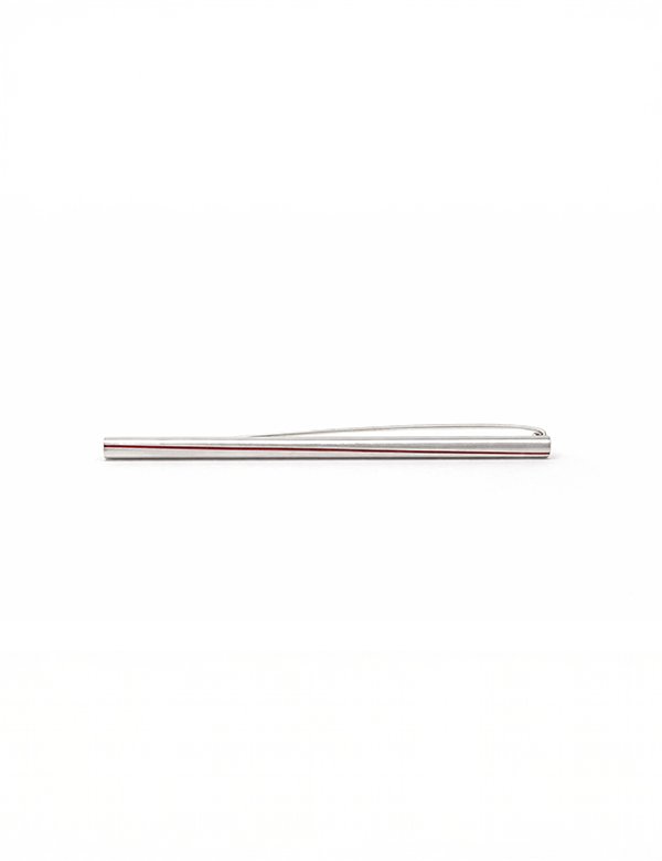 08/10/2024 - Elegant enamel and silver art piece by Metalsmith Jeweller Yitong Zhang